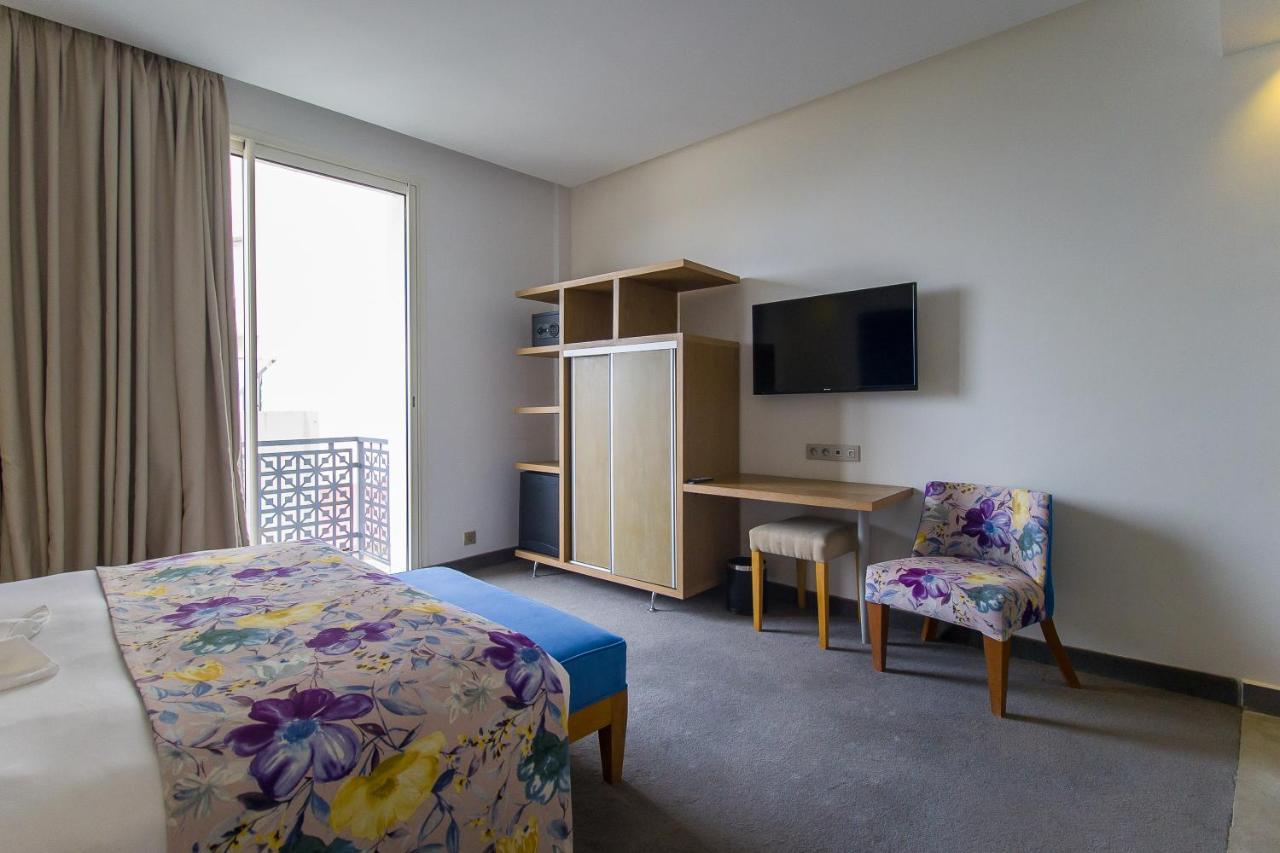 Mandarin Palace Hotel & Spa Tanger Zewnętrze zdjęcie A room at the hotel