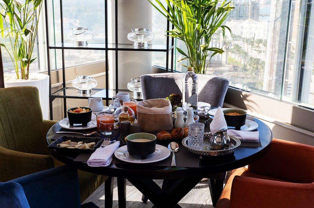 Mandarin Palace Hotel & Spa Tanger Zewnętrze zdjęcie A table set for afternoon tea at the Mandarin Oriental, Hong Kong